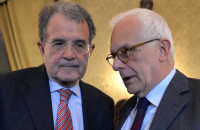 Romano Prodi e Vincenzo Visco contro il “sistema Amazon”, una “macchina infernale” che aumenta la produzione con meno lavoro