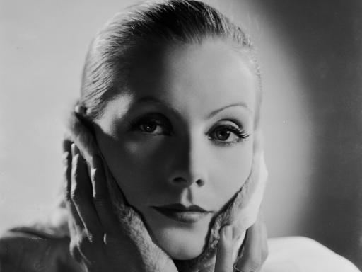 Risultati immagini per GRETA GARBO NEL 29 NELO FILM KISS?