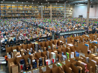 “Vas flojo, solo el 80%”: crónica de un día en un almacén de Amazon